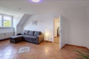 Möbliert: Dachgeschosswohnung mit guter Anbindung in Südlage – Die vollständige Adresse der Immobilie erhältst du vom Anbieter., 81825 Gartenstadt Trudering, München – Vorschaubild 2