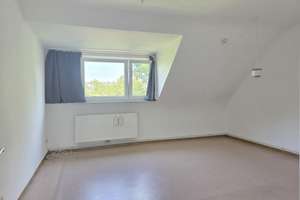 **PF-Pflügerstr.**gemütliche 3-Zi.-DG-Wohnung im 5.OG mit EBK und Balkon** – Pflügerstr. 50, 75175 Au, Pforzheim – Vorschaubild 3