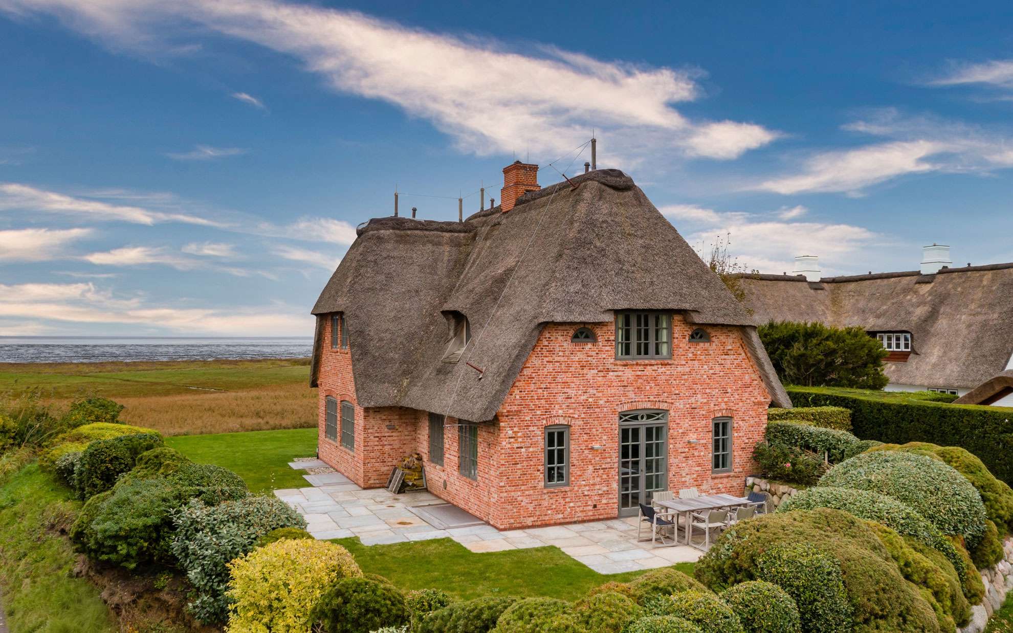 Detached house in the first row of cotton