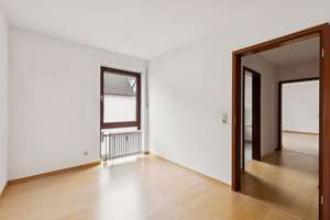 Zentral wohnen in Siegen: Gepflegte 3-Zimmer-Wohnung mit Parkett, Einbauküche & Garage – 57072 Siegen, Siegen – Vorschaubild 18