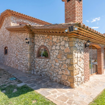 Tradition, Design, and Comfort in the Heart of Nature