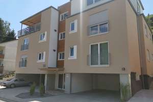 Helle 4-Zimmer-Wohnung mit Balkon + Einbauküche + Fahrstuhl