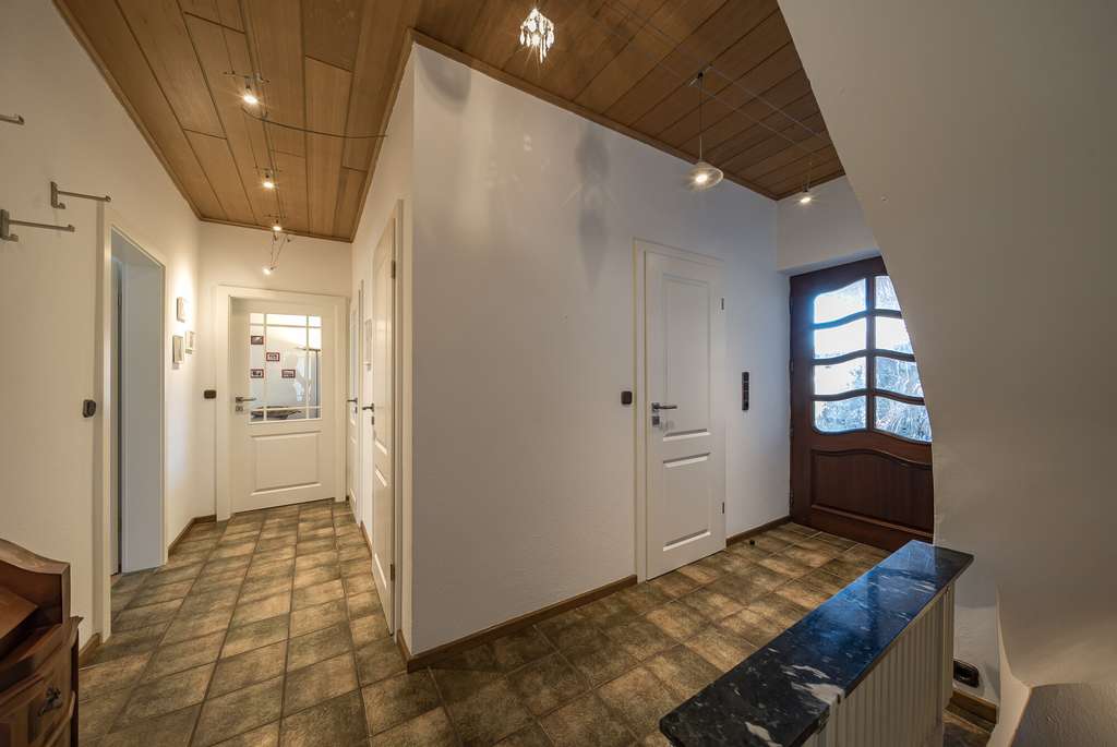 Immobilie in Ovelgönne - Großes & gepflegtes Einfamilienhaus mit Doppelgarage, Sauna, Kamin und mehreren Heizungsoptionen - Bild 1