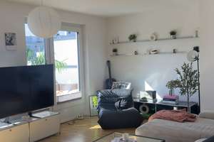 Wohnen mit Charakter: Helle 3-Zimmer- Dachgeschoss Wohnung mit riesiger Terrasse in Köln! – Bertoldistraße 9, 51065 Mülheim (Ortsteil), Köln – Vorschaubild 2