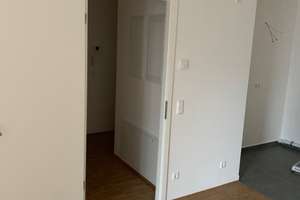 Charmante 2,5-Zimmer-Wohnung mit Balkon in Mainz (TG-Stellplatz & Einbauküche enthalten!!) – Brabarossaring 6e, 55118 Neustadt, Mainz – Vorschaubild 3