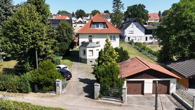 Gepflegtes Mehrfamilienhaus mit drei Wohneinheiten auf weitläufigem Grundstück