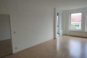 Freundliche 2-Raum-Wohnung mit verglaster Loggia mitten in Sudenburg sucht Sie! – Halberstädter Str. 118, 39112 Magdeburg – Vorschaubild 4