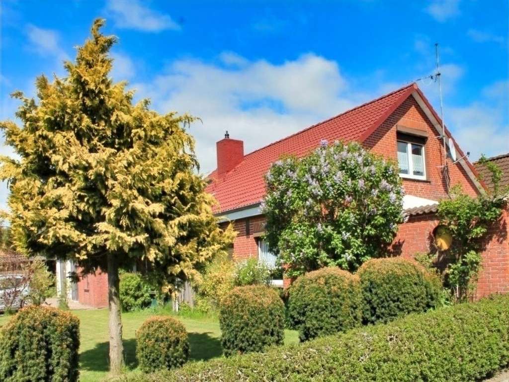 Immobilie in Wesselburen - Cooles Haus mit Einliegerwohnung, Nebengebäude und Garagen! - Bild 4