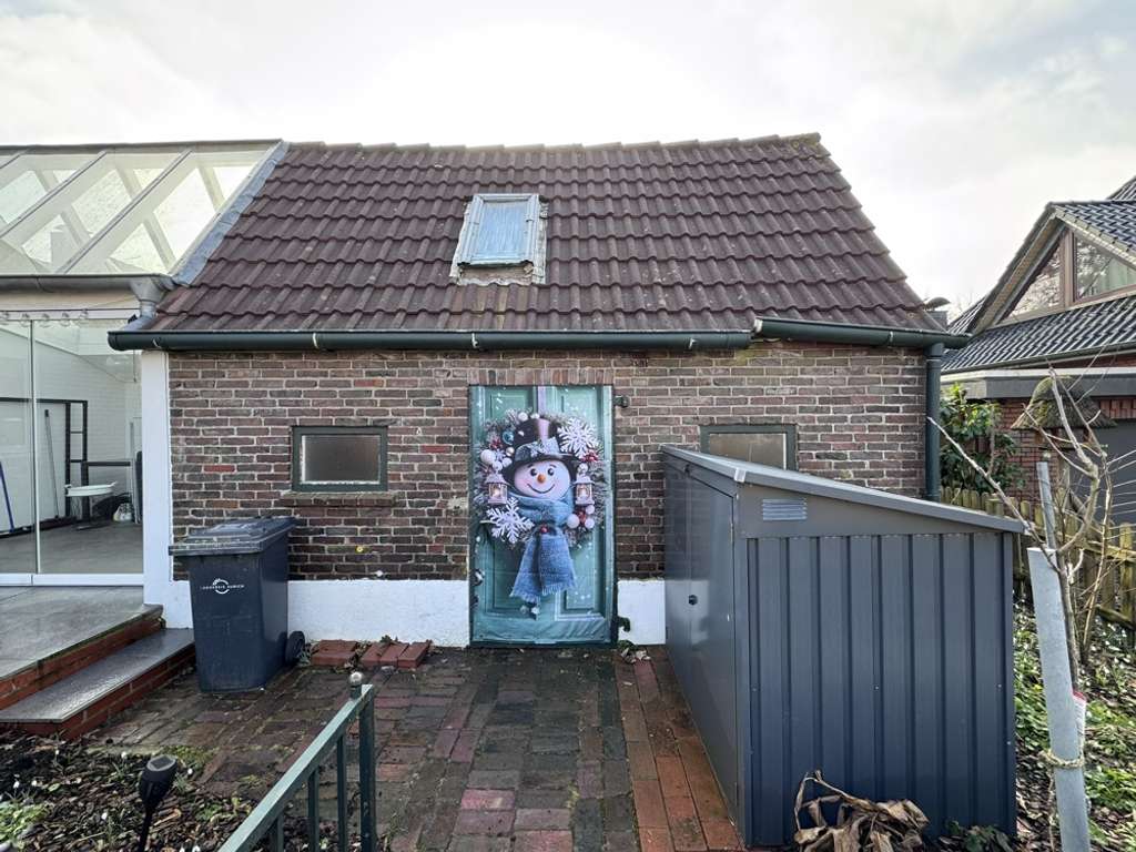 Immobilie in Hinte - Liebevoll modernisiertes Kleinod mit Wintergarten, Nebengebäude und Garagen - Bild 3