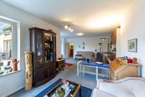 Großzügige Familienwohnung mit traumhaftem Sonnenbalkon, neuem Carport und Potenzial in Dottendorf – Die vollständige Adresse der Immobilie erhältst du vom Anbieter., 53129 Dottendorf, Bonn – Vorschaubild 10