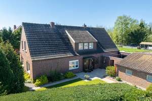 Viel Platz für Familie, Generationen oder Vermietung – Wohnhaus mit Einliegerwohnung ! – Die vollständige Adresse der Immobilie erhältst du vom Anbieter., 26556 Westerholt – Vorschaubild 2