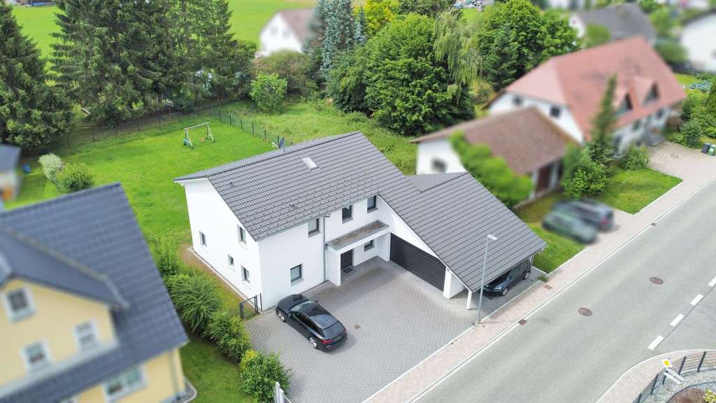 Immobilie in Schwenningen - Familienparadies: Modernes Einfamilienhaus mit Doppelgarage & Gartenparadies - Bild 0