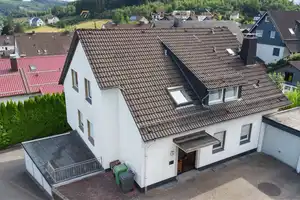 ++ Ideal für Kapitalanleger oder Eigennutzer – Zweifamilienhaus mit 7 Garagen ++ – Oberbergischer Kreis – Vorschaubild 3