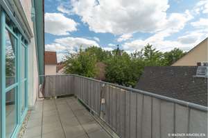 Freie, sonnige DG-Wohnung mit EBK, Balkon, Laminat und Duplexparker | WAGNER IMMOBILIEN – Die vollständige Adresse der Immobilie erhältst du vom Anbieter., 65205 Erbenheim, Wiesbaden – Vorschaubild 4