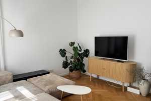 Renovierte Altbau 3-Zimmer-Wohnung mit Stuck, Fischgrätparkett & Balkon – Vogelsangstraße 18, 70176 Stuttgart – Vorschaubild 2