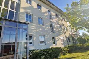 Sonnige, gepflegte 2-Zimmer-Wohnung mit Balkon und Einbauküche in Kirchheim b.München