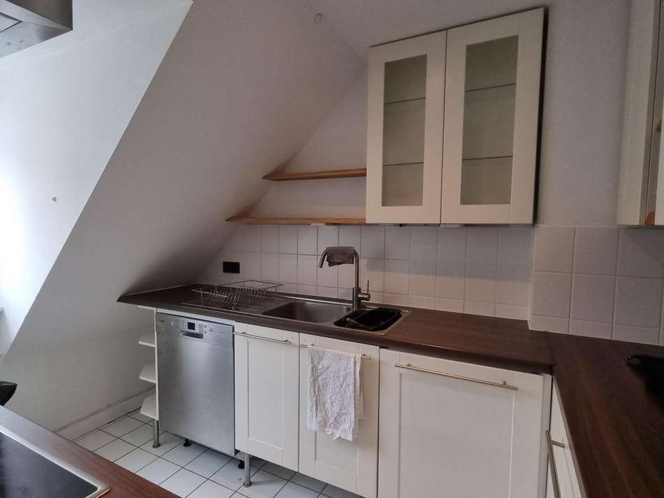 Küche mit Spüle & Spülmachine