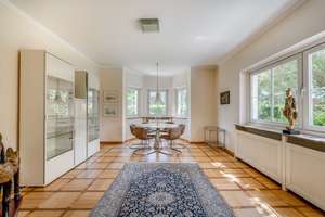 AIGNER - Rarität in Bestlage: Historische Villa mit Garten und Außenpool im Blumenviertel – Die vollständige Adresse der Immobilie erhältst du vom Anbieter., 81377 Großhadern, München – Vorschaubild 4