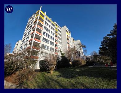 Frisch modernisiert: geräumige 2-Zimmer-Wohnung mit Balkon und Aufzug