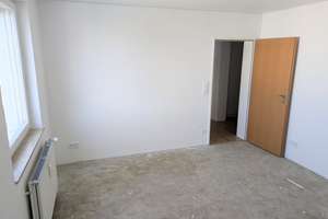 Provisionsfreie, helle 3-Zimmer-Dachgeschosswohnung mit verglaster Loggia, Blick ins Grüne & Aufzug – Kinzigstrasse 8, 38120 Weststadt, Braunschweig – Vorschaubild 13