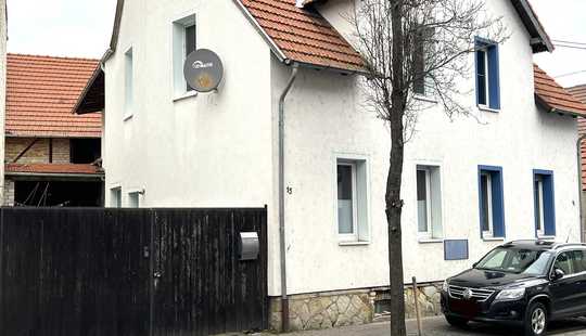 Bild von kleiner Hof...grosses Potential...einfach einziehen und nach eigenen Wünschen umgestalten