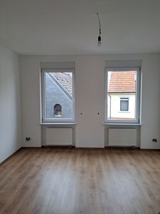 Helle, moderne 4-Zimmer-Wohnung in Oberhausen-Rheinhausen mit Hauscharakter