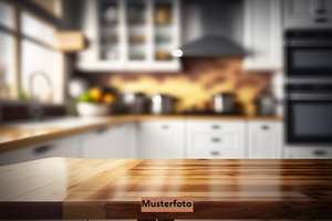 Doppelhaushälfte mit 2 kleinen Wohnungen, Garten und Garage