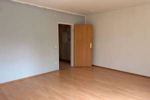 Helle 4-Zimmer-Wohnung mit BALKON und Wannenbad – Jaspersstraße 9, 42719 Wald, Solingen – Vorschaubild 4