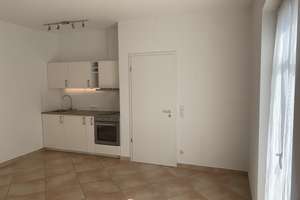 Moderne 2,5-Zimmer-Souterrainwohnung mit hochwertiger Einbauküche und sonniger Terrasse – Die vollständige Adresse der Immobilie erhältst du vom Anbieter., 81249 Lochhausen, München – Vorschaubild 3