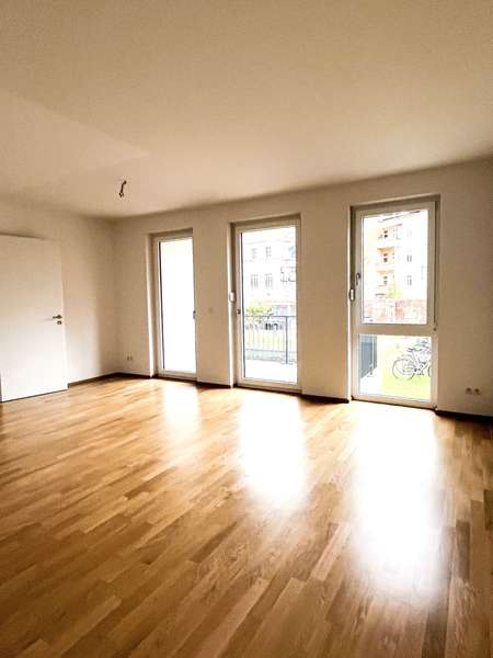 Wohnbereich mit offener Kü.jpg