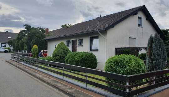 Bild von Einfamilienhaus voll unterkellert , ruhige Lage