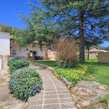 Villa mit Grundstück und privatem Pool