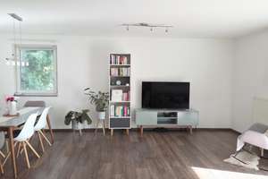 Lichtdurchflutete 3-Zimmer-Wohnung mit großem Wohn-/Essbereich, Südwestbalkon mit Siebengebirgsblick – Die vollständige Adresse der Immobilie erhältst du vom Anbieter., 53639 Königswinter – Vorschaubild 2
