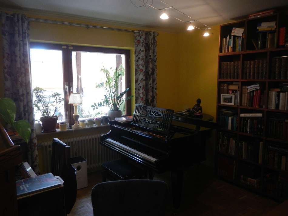 Musikzimmer/mögl. Schlafzimmer
