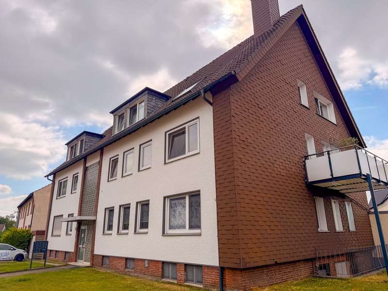 Kapitalanlage ohne Sanierungsstau – Gepflegtes 7-Familienhaus mit 4 Garagen in RE-Suderwich