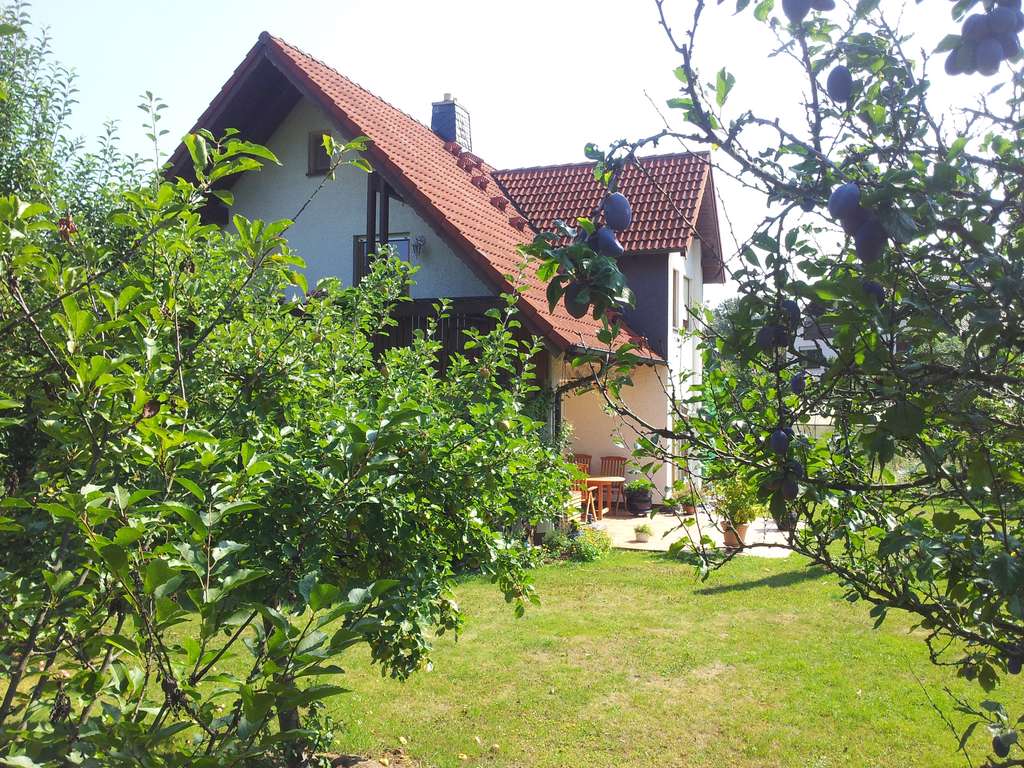 Immobilie in Ahorn - Einfamilienhaus mit großem Garten und Doppelgarage in Witzmannsberg bei Coburg - Bild 1