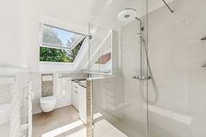 Lichtdurchflutete 2,5 Zimmer Dachgeschosswohnung – Die vollständige Adresse der Immobilie erhältst du vom Anbieter., 81825 Waldtrudering, München – Vorschaubild 4