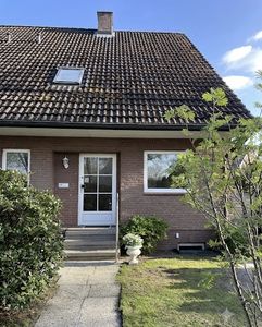 Doppelhaushälfte mit Terrasse und Blick ins Grüne