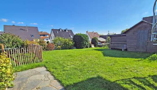 Bild von Hünstetten Wallrabenstein! Großz. Ein- bis Zweifamilienhaus mit zwei Garagen und schönem Garten