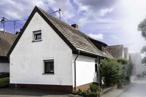 Neuer Preis: Einfamilienhaus mit großzügiger Terrasse in Top-Lage von Godramstein – Die vollständige Adresse der Immobilie erhältst du vom Anbieter., 76829 Landau-Godramstein, Landau in der Pfalz – Vorschaubild 3