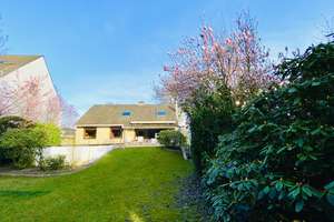 Ausbaufähiges Einfamilienhaus auf 614qm Sonnengrundstück, gepflegt, ruhige Lage, Gartenpool, Garage.