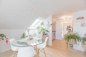 Stilvolle, modernisierte 2,5-Zimmer-DG-Wohnung mit Balkon und Einbauküche in Reutlingen – Wörnsbergweg 21, 72766 Sondelfingen, Reutlingen – Vorschaubild 3