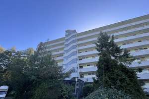 Frisch renovierte 2 Zimmer-Wohnung mit modernisiertem Wannenbad und 2 Balkonen