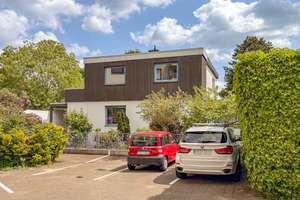 Bremerhaven - Lehe // Großzügiges Wohnhaus mit Indoor-Pool und Einliegerwohnung
