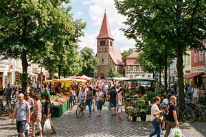 Helle, frisch modernisierte Wohnung mit unverbautem Weitblick im sanierten Baudenkmal