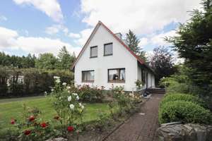 Erholung im Freien: EFH mit Loggia, Terrasse und Garten inkl. Werkstatt in Timmaspe – Die vollständige Adresse der Immobilie erhältst du vom Anbieter., 24644 Timmaspe – Vorschaubild 1