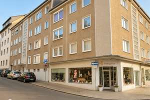 Exklusiv sanierte 4-Zimmer-Wohnung mit Balkon, Garage & Smart-Home