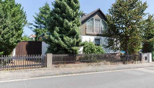 Bild von Hofheim-Marxheim: Freistehendes, sanierungsbedürftiges
Einfamilienhaus mit großem Garten!