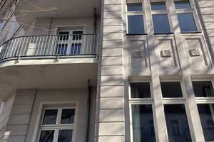 Helmholtzkiez: 2-Zimmer-Altbau im 2.OG mit Westbalkon und Aufzug (bezugsfrei, provisonsfrei)