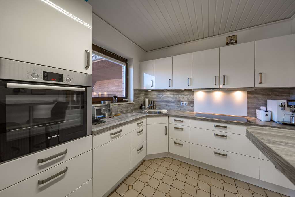 Immobilie in Ovelgönne - Großes & gepflegtes Einfamilienhaus mit Doppelgarage, Sauna, Kamin und mehreren Heizungsoptionen - Bild 4